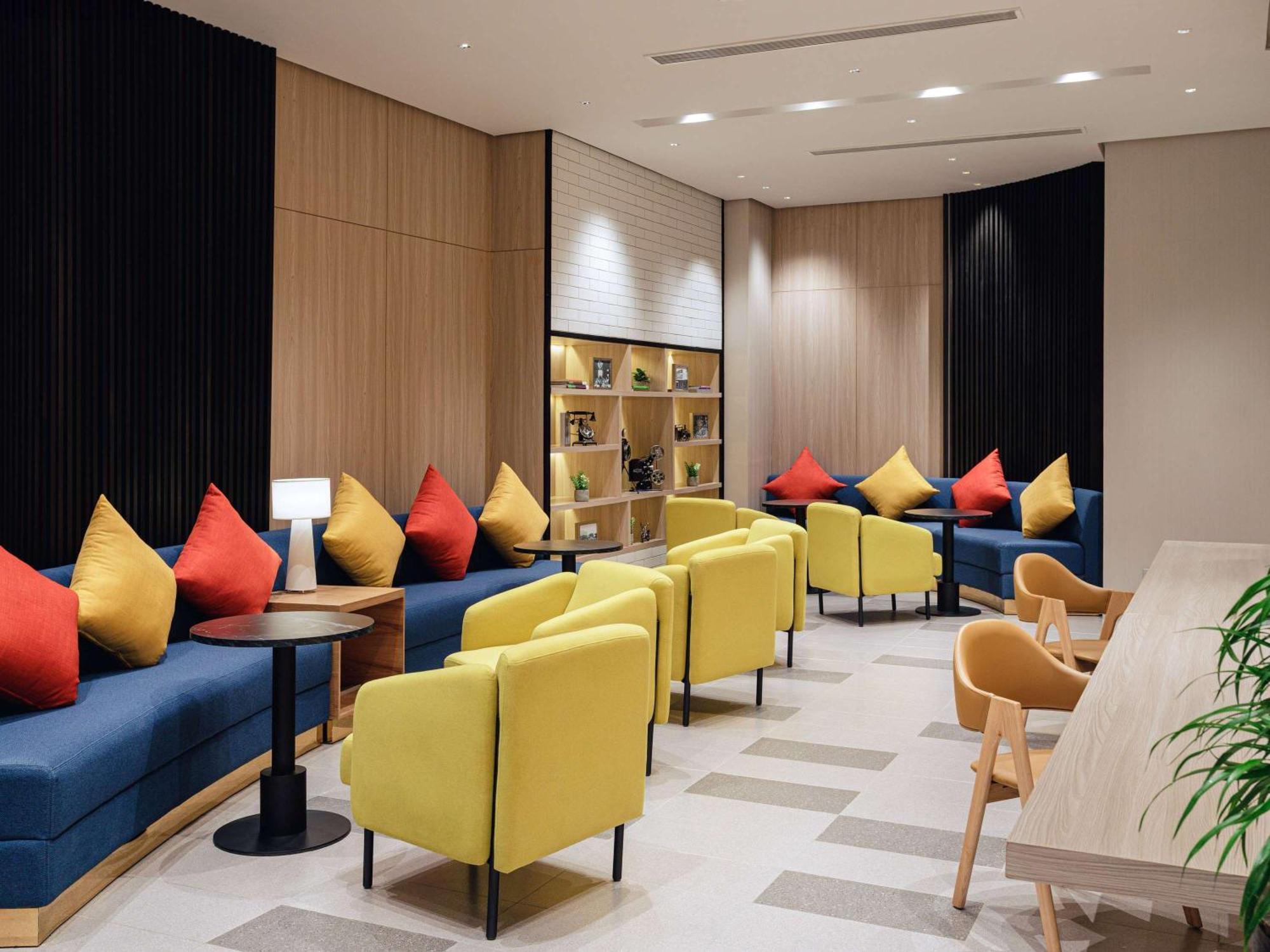 Ibis Styles Manila Araneta City Quezon City Buitenkant foto