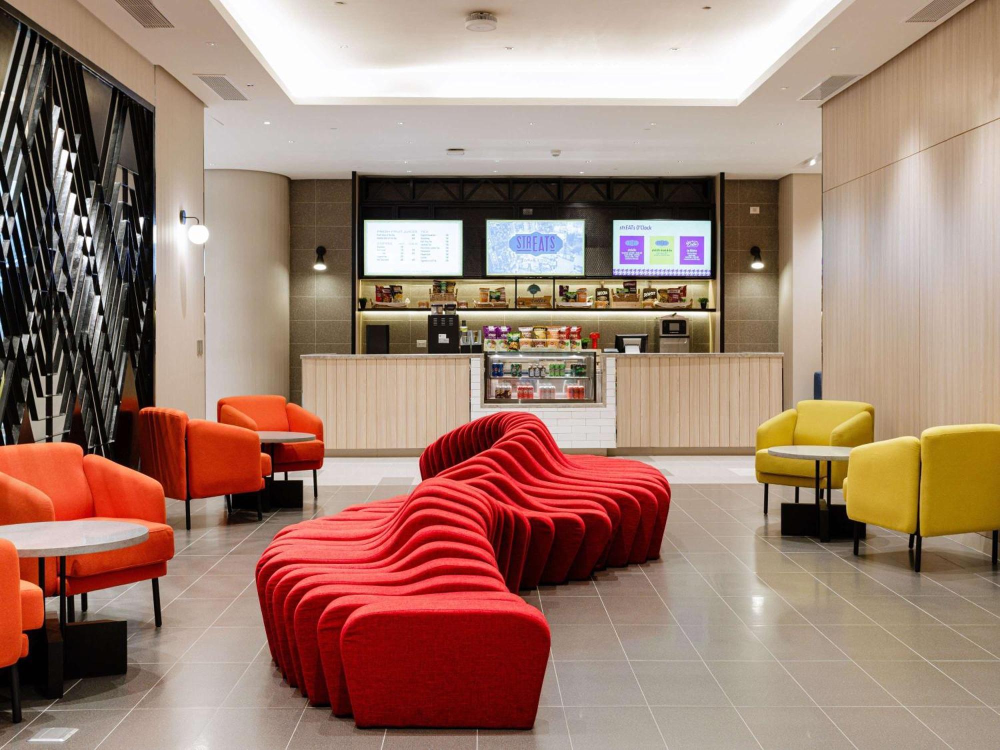 Ibis Styles Manila Araneta City Quezon City Buitenkant foto